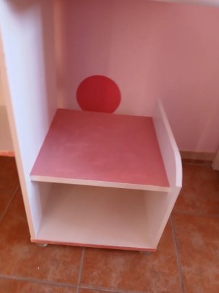 Escritorio juvenil rosa y blanco