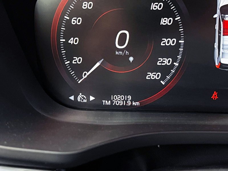 Volvo XC60 2020, foto 18