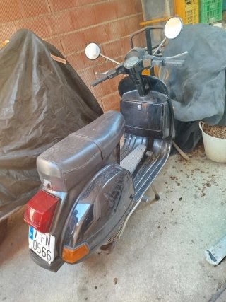 Vespa 200 negra - Moto Scooter