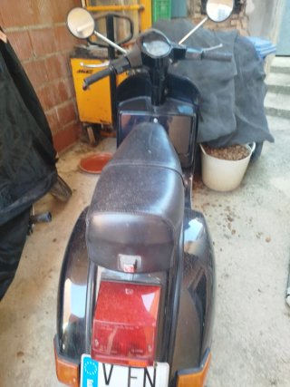 Vespa 200 negra - Moto Scooter