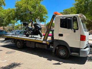 Nissan Atleon grúa portacoches 3500kg