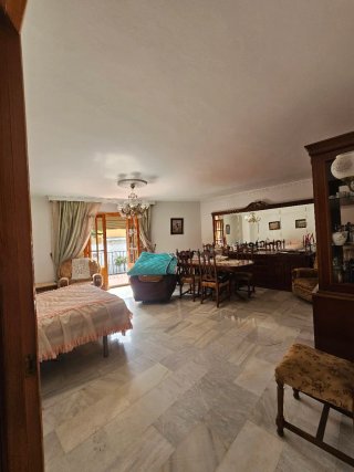 Casa adosada en Estepona con jardín privado