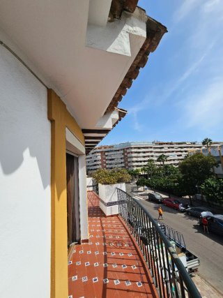 Casa adosada en Estepona con jardín privado