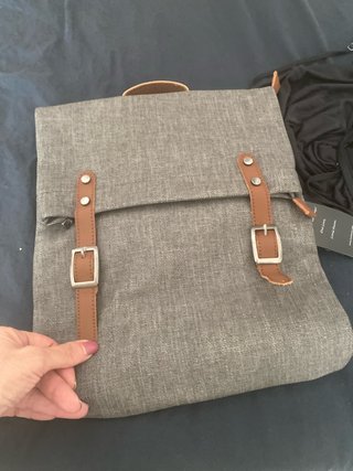 Mochila gris sin estrenar