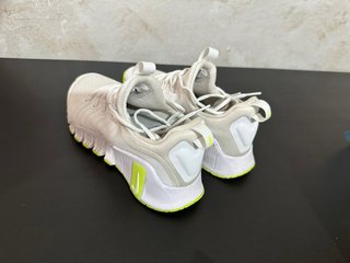 Nike Free Metcon 6 Verde y Blanco
