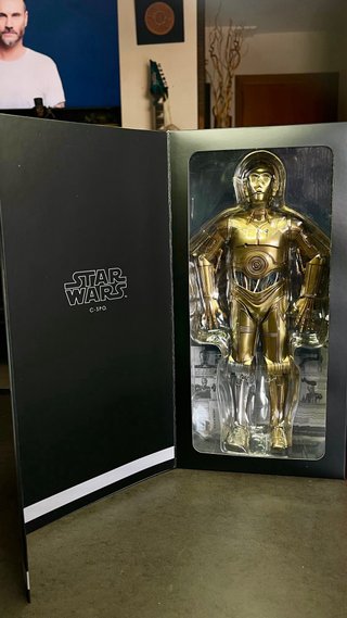 1/6 C-3PO Sideshow.