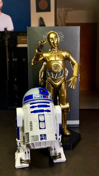 1/6 C-3PO Sideshow.