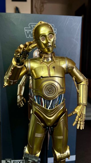 1/6 C-3PO Sideshow.