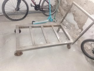 Carro de acero inoxidable con ruedas