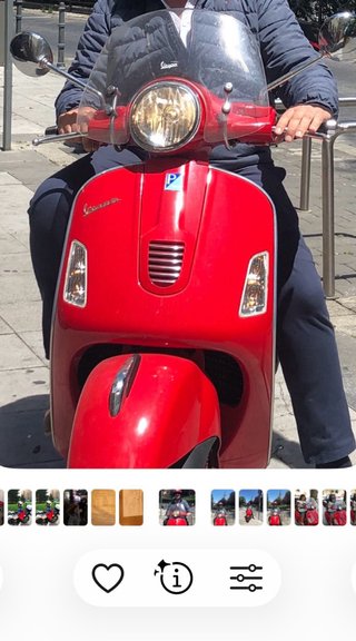 Vespa 300 GTS Super Roja