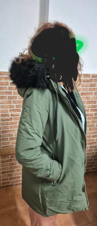 Abrigo verde Zara con capucha y pelo