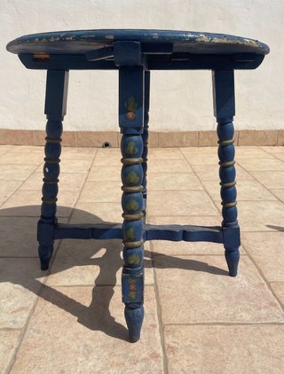 Mesa y 3 sillas de madera maciza estilo vintage