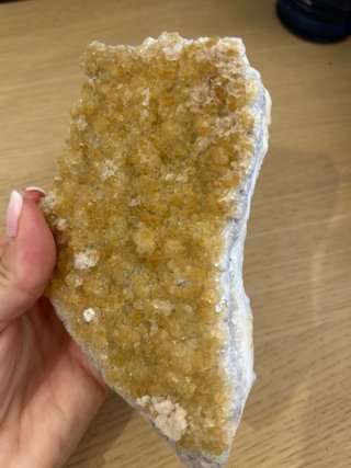 Piedra de cristales dorados