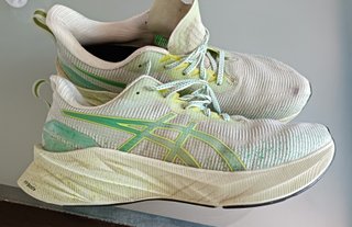 Asics Novablast Tg. 45 Verdi