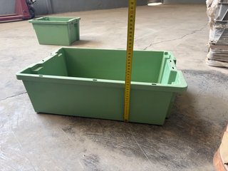 Cajas apilables verdes NUEVAS