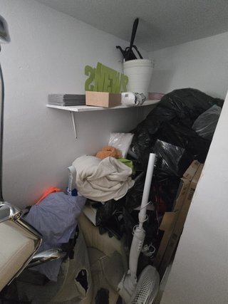 Trastero completo, se vende todo el contenido