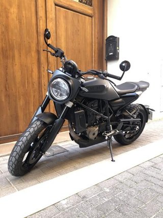 Husqvarna Svartpilen 701 ABS - Alquiler