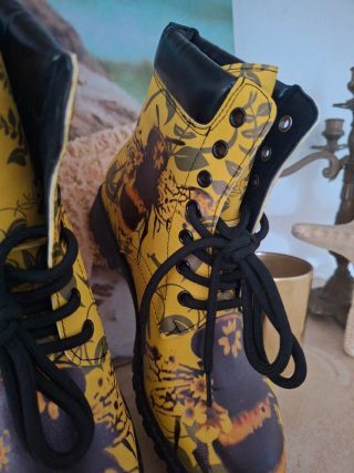 Botas con estampado de abeja Talla 39
