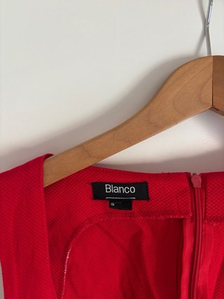 Vestido rojo corto con botones