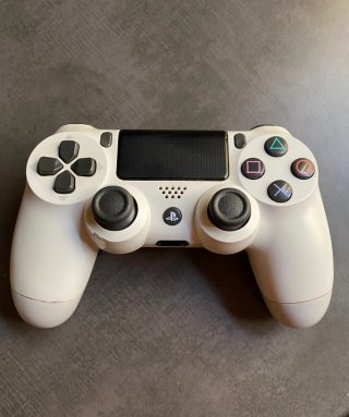 Consola PS4 + 2 Mandos + fc 24 +fifa 23 +y 2 más