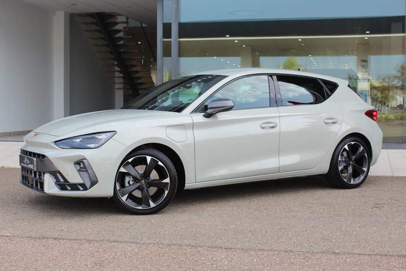 Cupra León 2025, foto 2