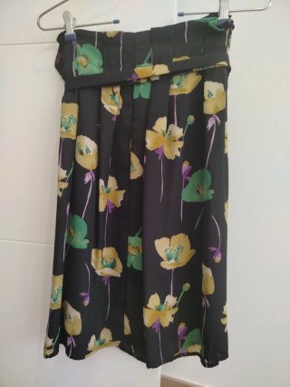 Falda estampada floral con lazo