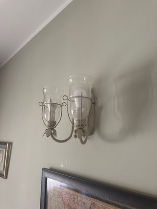 Lámpara de mesa blanca y cristal