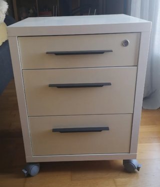 Cajonera con llave y 3 cajones
