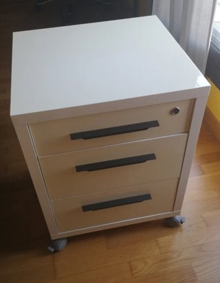 Cajonera con llave y 3 cajones