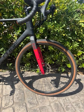 Bicicleta Gravel Cube Nuroad Pro Carbono