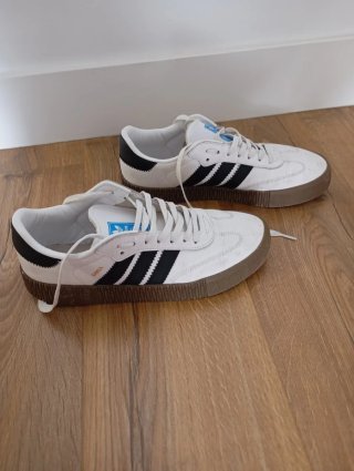 Zapatillas Adidas Blancas y Negras