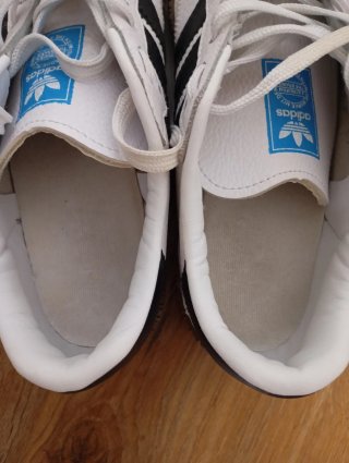 Zapatillas Adidas Blancas y Negras