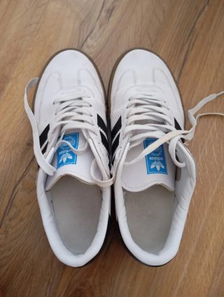 Zapatillas Adidas Blancas y Negras