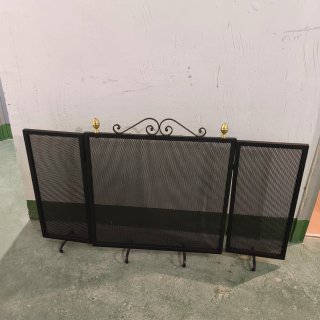 Salvachispas chimenea metal negro y dorado