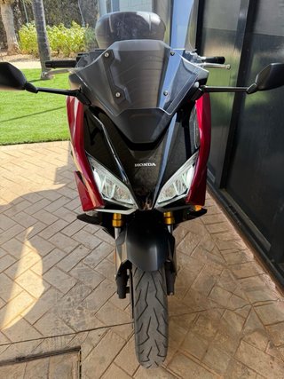 Maxi Scooter Honda Roja y Negra