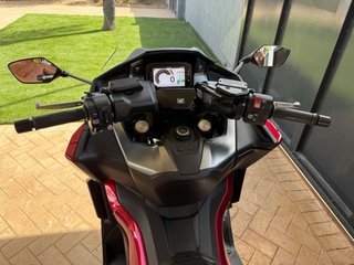 Maxi Scooter Honda Roja y Negra