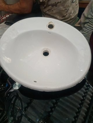 Lavabo de porcelana blanco con mueble