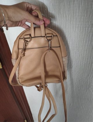 Mochila pequeña bordada flores