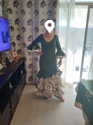 Traje de flamenca verde con volantes