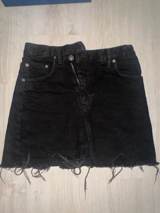 Falda vaquera negra corta PULL&BEAR Talla S