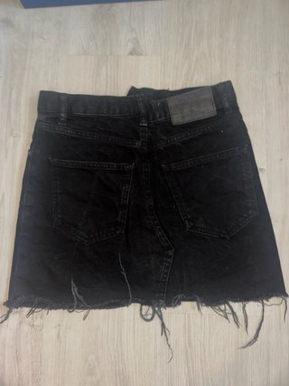 Falda vaquera negra corta PULL&BEAR Talla S