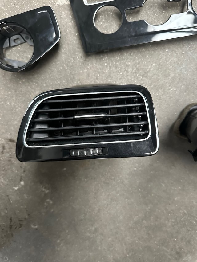 Embellecedores Golf Negro Brillante