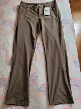 Pantalón The North Face talla M-L a estrenar.