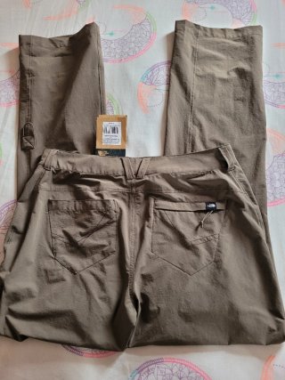Pantalón The North Face talla M-L a estrenar.
