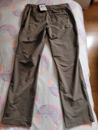 Pantalón The North Face talla M-L a estrenar.