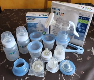 Sacaleches Philips Avent + 2 Biberones Anticólicos