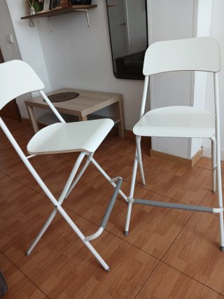 Taburete alto plegable blanco