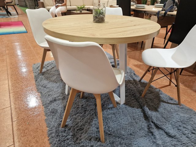 Mesa redonda extensible 160cm + 4 sillas