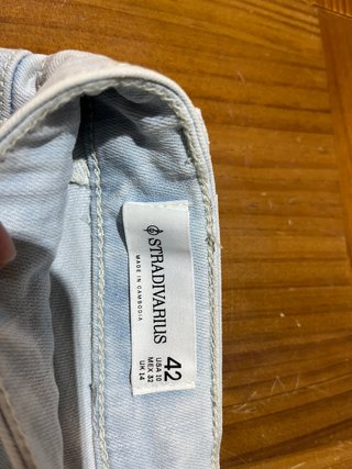 Pantalones vaqueros Stradivarius talla 42