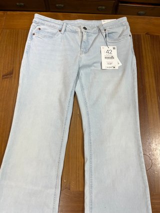 Pantalones vaqueros Stradivarius talla 42